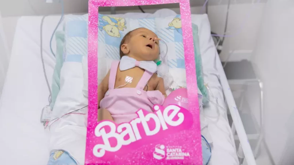 Hospital promove ação especial com temática da Barbie em UTI de SC