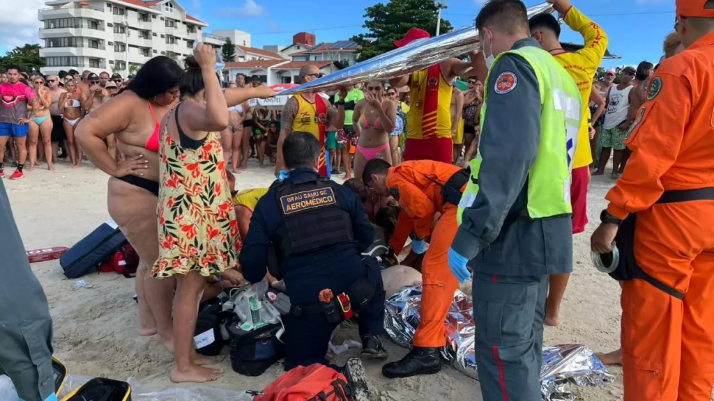 Homem sofre infarto e morre em praia de Florianópolis