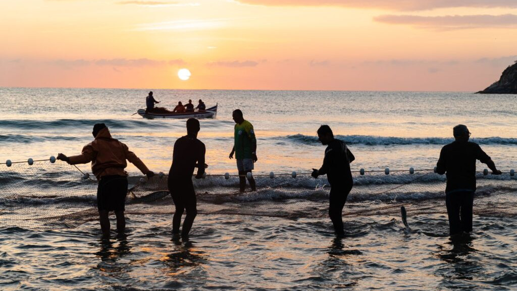 “Só pegamos 2 tainhas”, desabafam pescadores de Itapema com o fim da temporada
