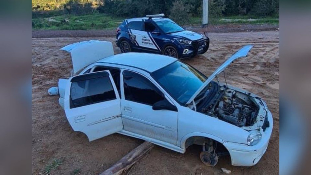 Veículo furtado em Tijucas é encontrado abandonado em Itajaí