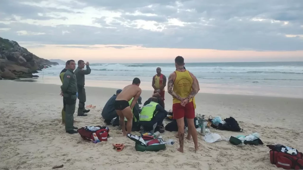 Turista argentino morre após se afogar em praia, de Florianópolis