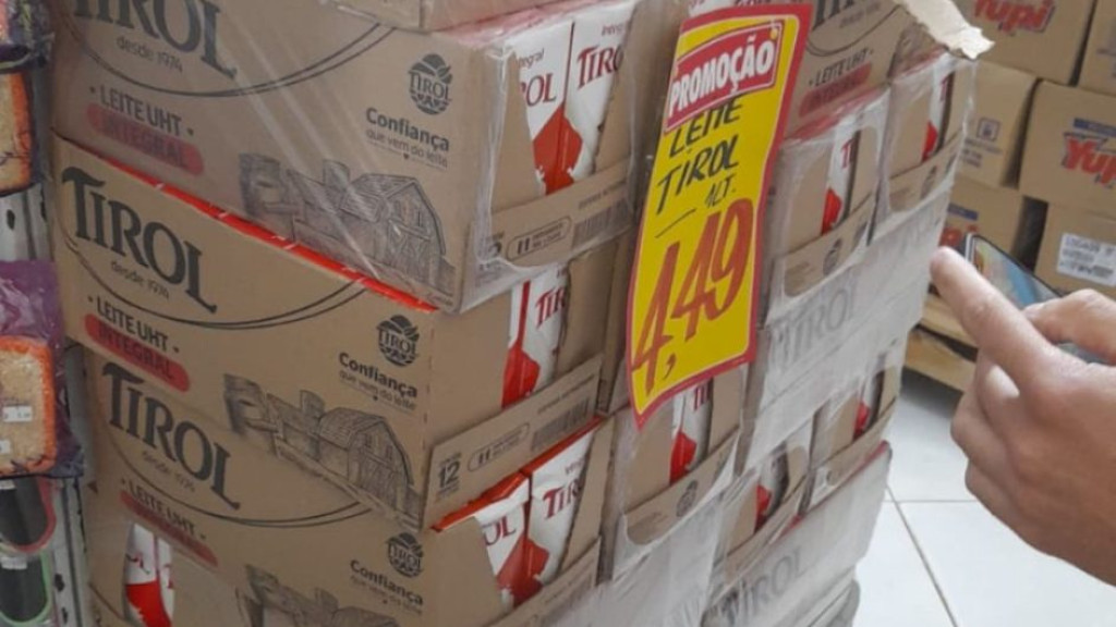 Dono de supermercado é preso em flagrante por vender carga de leite furtada