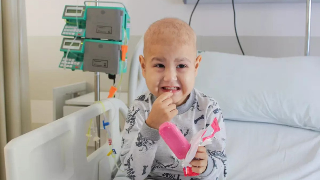 Picolés são oferecidos a crianças em tratamento de câncer em hospital de SC