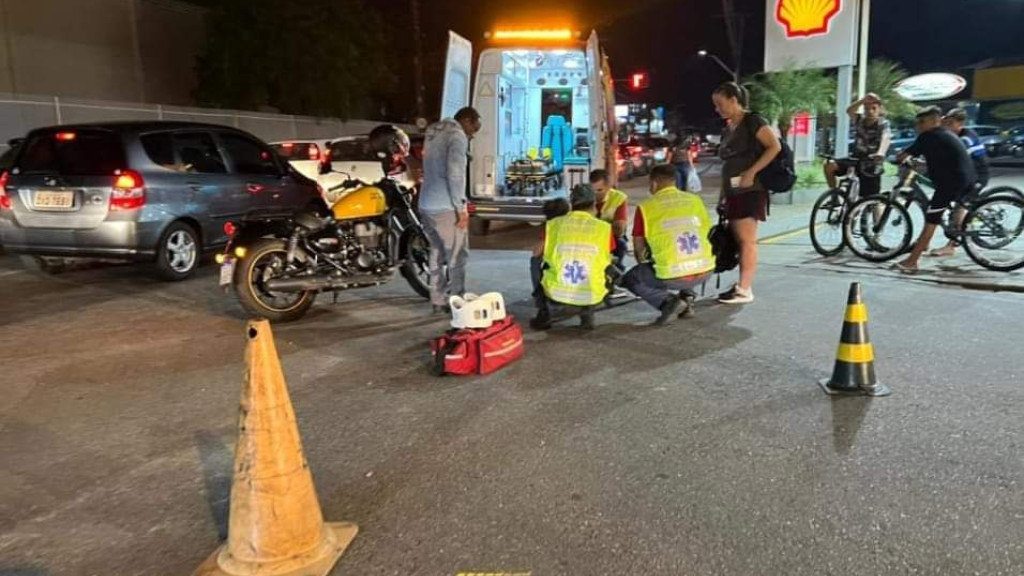 Ciclista fica ferida após ser atropelada por moto em Tijucas