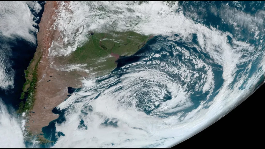 Ciclone extratropical em aproximação: Santa Catarina em estado de alerta
