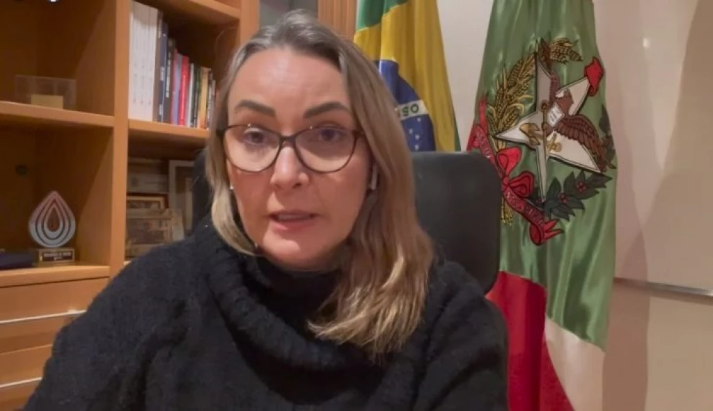 Vice-governadora publica vídeo explicando "chega pra lá" de Bolsonaro: "não foi para mim"