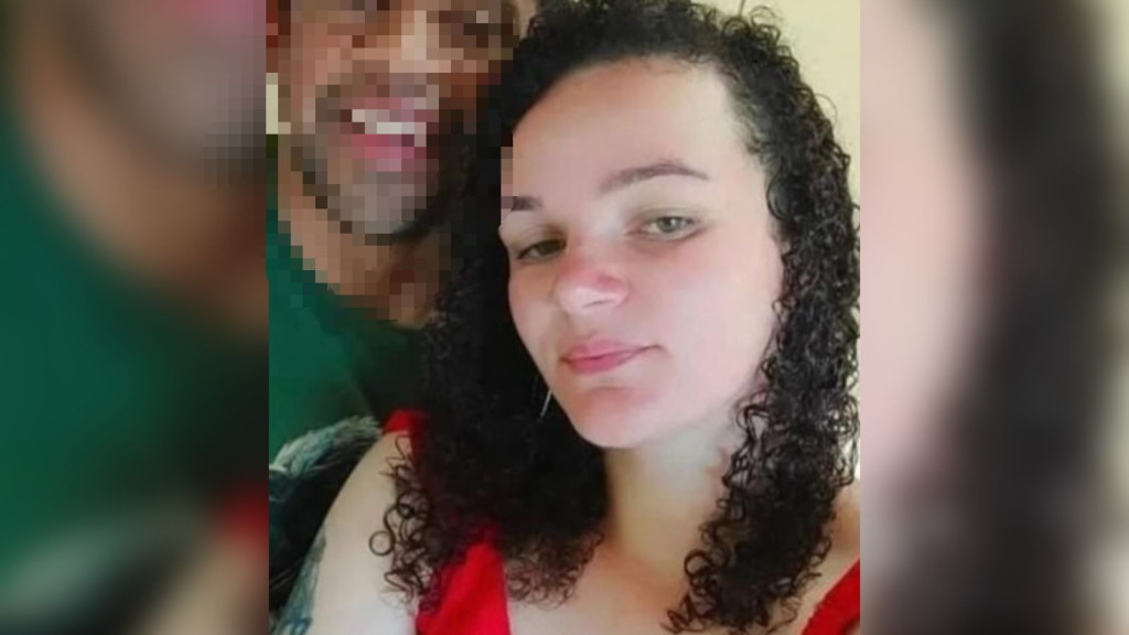 Jovem é encontrada morta dentro de casa e marido desaparece em SC