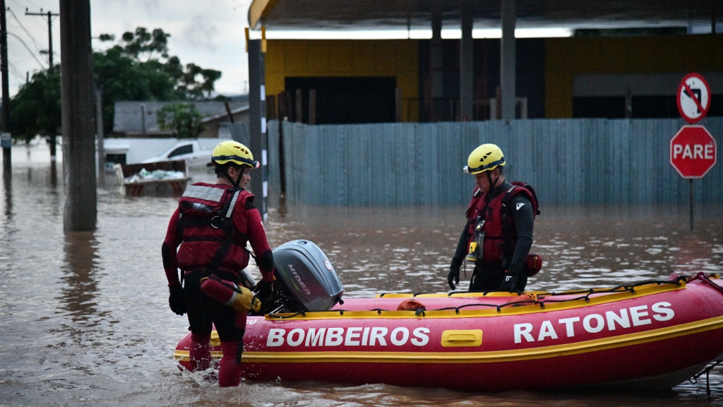 Santa Catarina foi o primeiro estado a enviar bombeiros para auxílio no RS