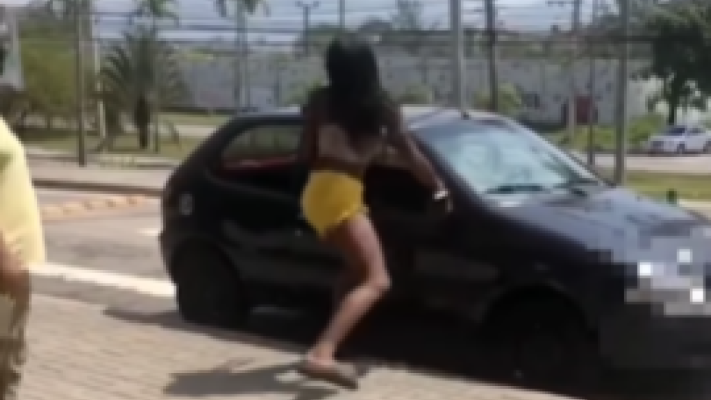 Após noite romântica mulher quebra carro de companheiro em Florianópolis