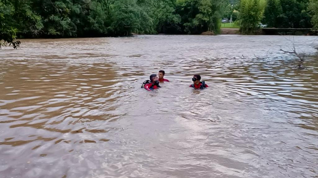 Jovem morre afogado após entrar em rio