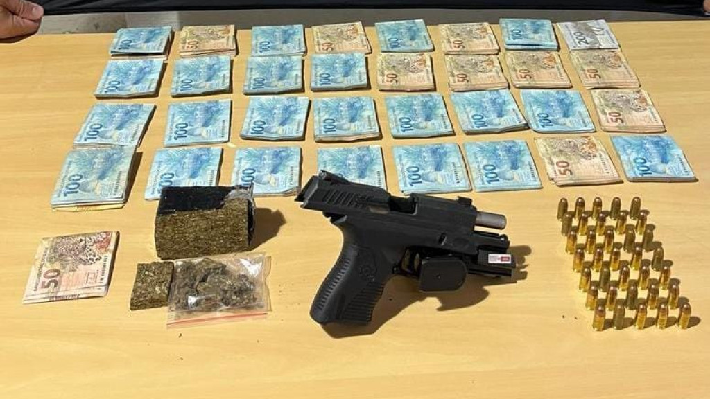 Homem é preso com drogas, arma, munições e notas falsas em Balneário Camboriú