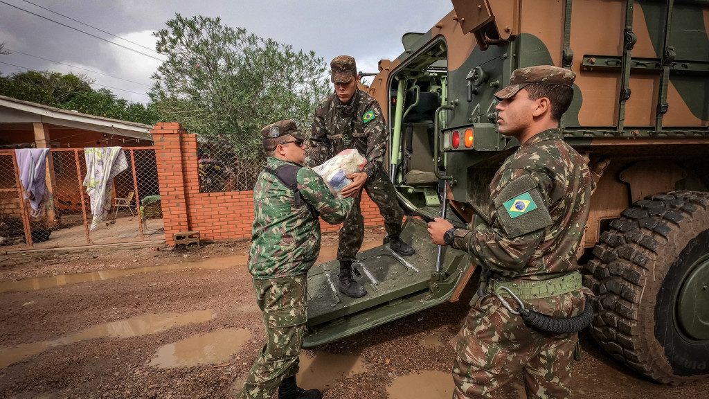 Após operação revelar desvios, Exército assume entrega de doações em Eldorado do Sul