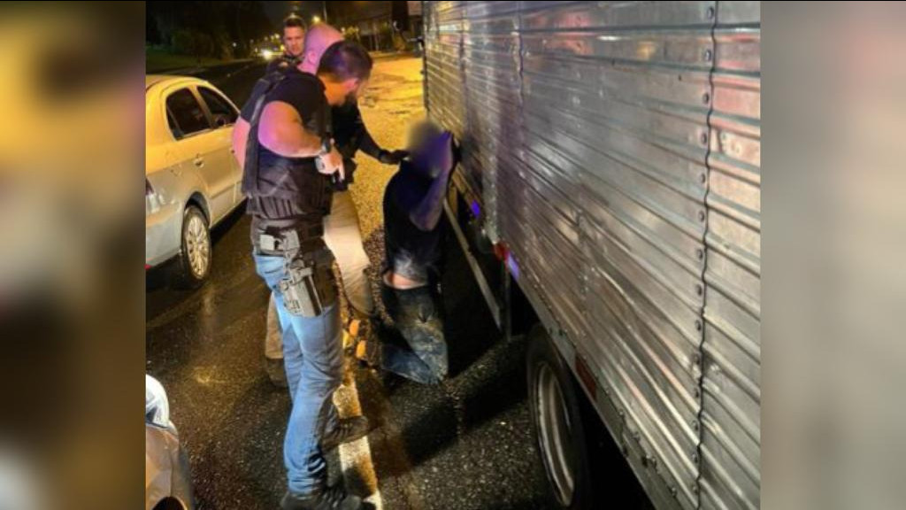 Grupo criminoso é preso com caminhão e carga avaliada em R$ 400 mil