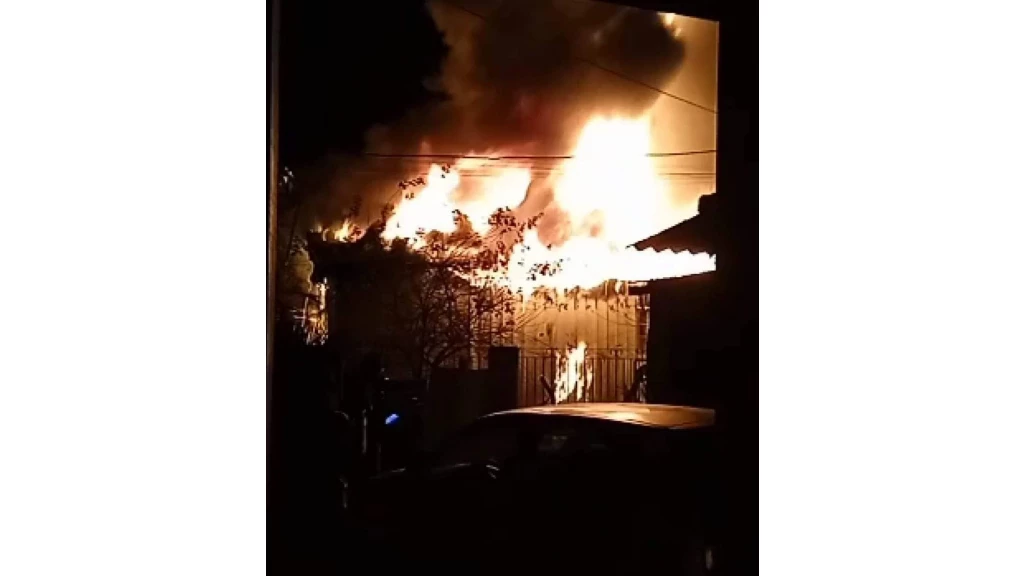 TIJUCAS: Incêndio destrói residência no Jardim Progresso