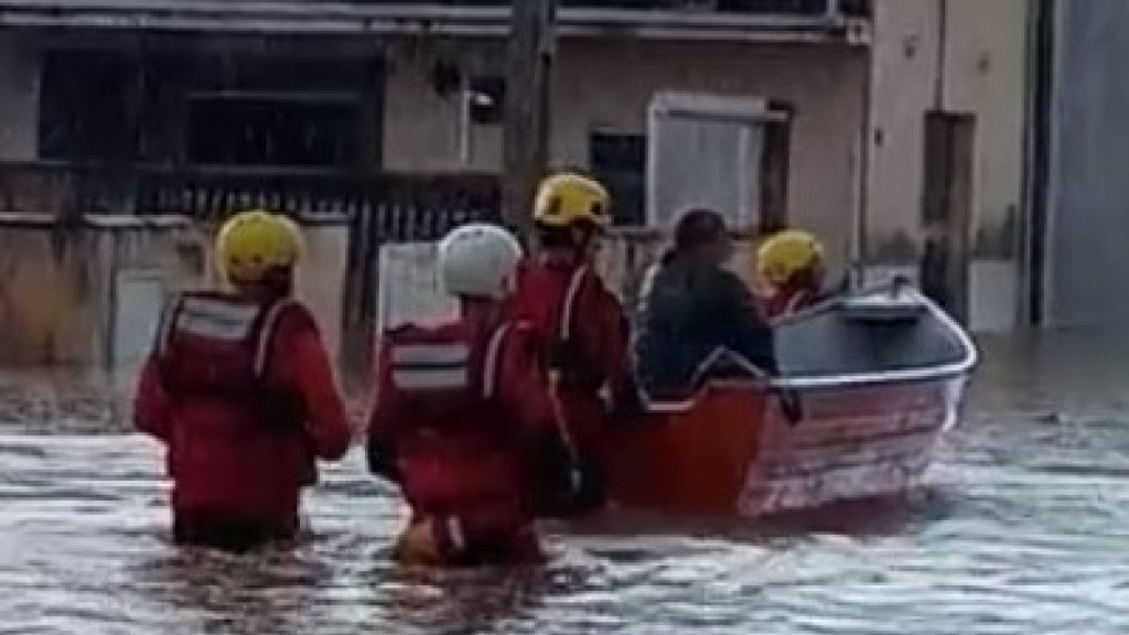 Mais de 70 pessoas precisam ser resgatadas por conta das chuvas em Itapema e Porto Belo