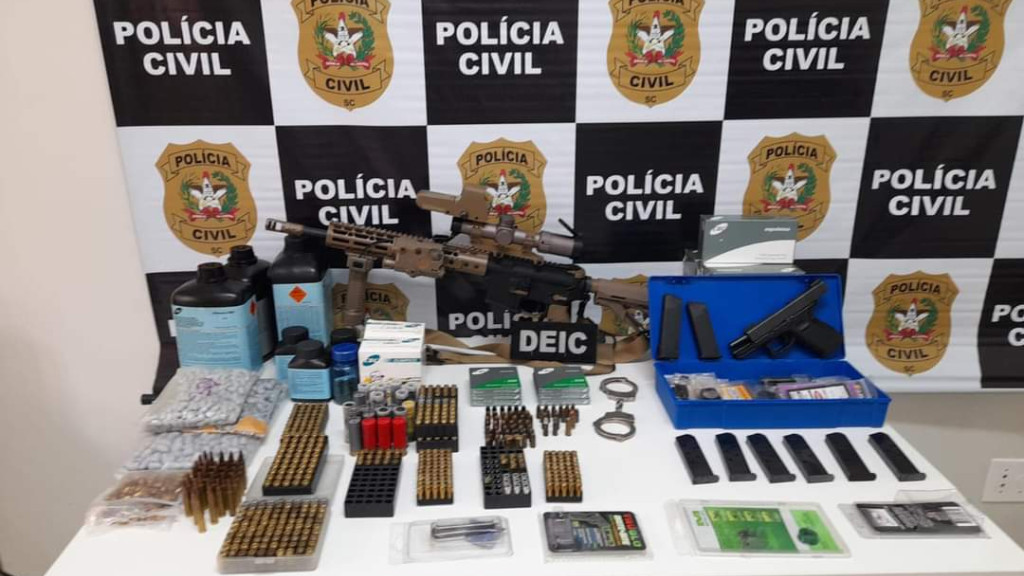 Operação policial prende grupo acusado de extorsão em academia de Florianópolis