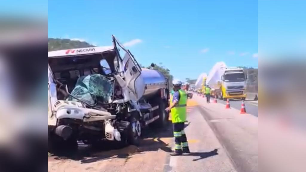 Colisão entre dois caminhões deixa trabalhador ferido na BR-101, em Tijucas