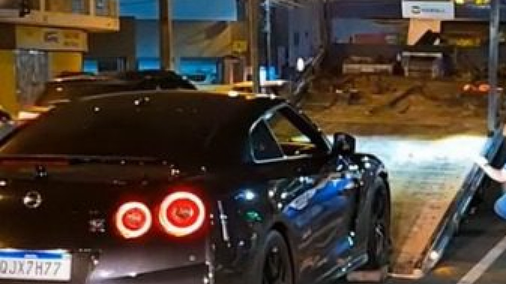 VÍDEO: Veículo de luxo é apreendido após manobra perigosa em Balneário Camboriú