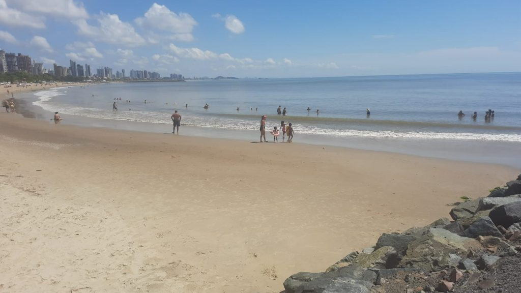 Mãe se afoga tentando salvar filhos em praia de SC
