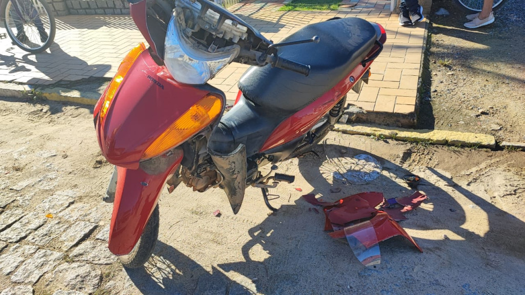 Acidente de trânsito deixa motociclista ferida em Canelinha