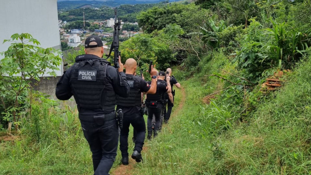 Megaoperação da Polícia Civil desmantela organização criminosa e prende 73 em cidades catarinenses