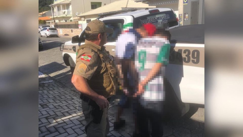 Vítima de furto é flagrada com drogas durante ocorrência em Porto Belo