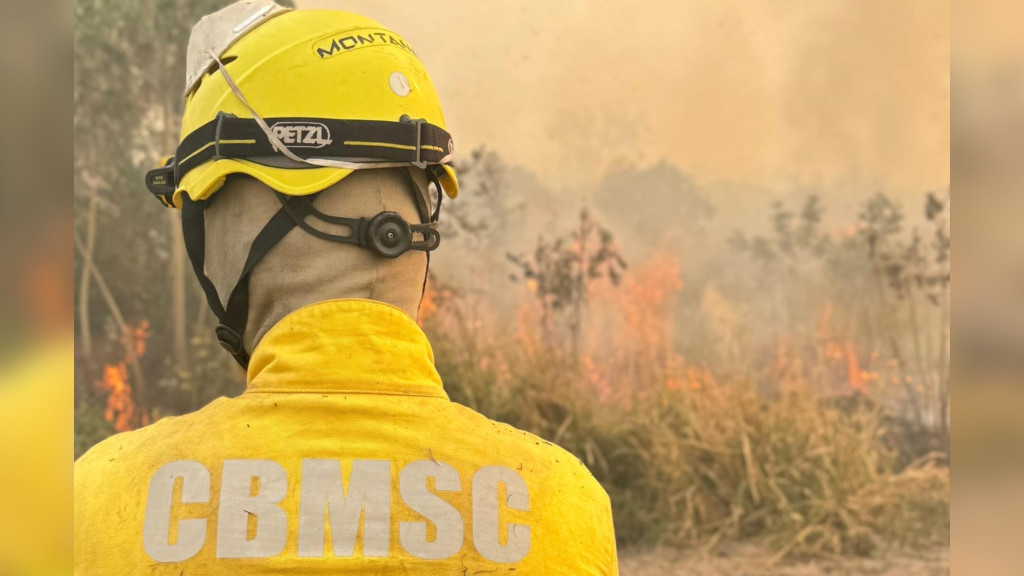 Nova equipe de bombeiros de SC reforça combate a incêndios no Mato Grosso do Sul