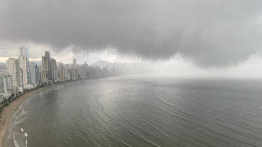Ciclone extratropical provoca ventos fortes e baixas temperaturas em Santa Catarina