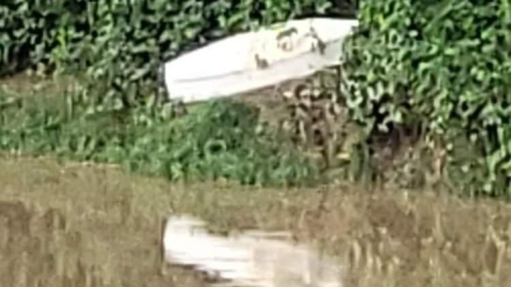 Canoa deixada na beira do rio é confundida com caixão e gera mistério em SC