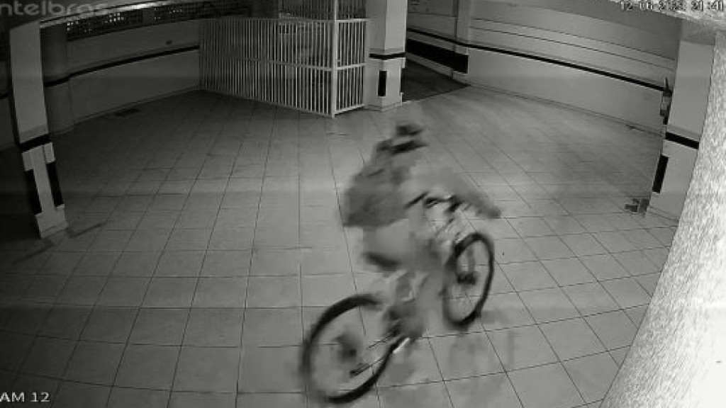 VÍDEO: Grande furto de bicicletas em edifício de Itapema deixa moradores indignados
