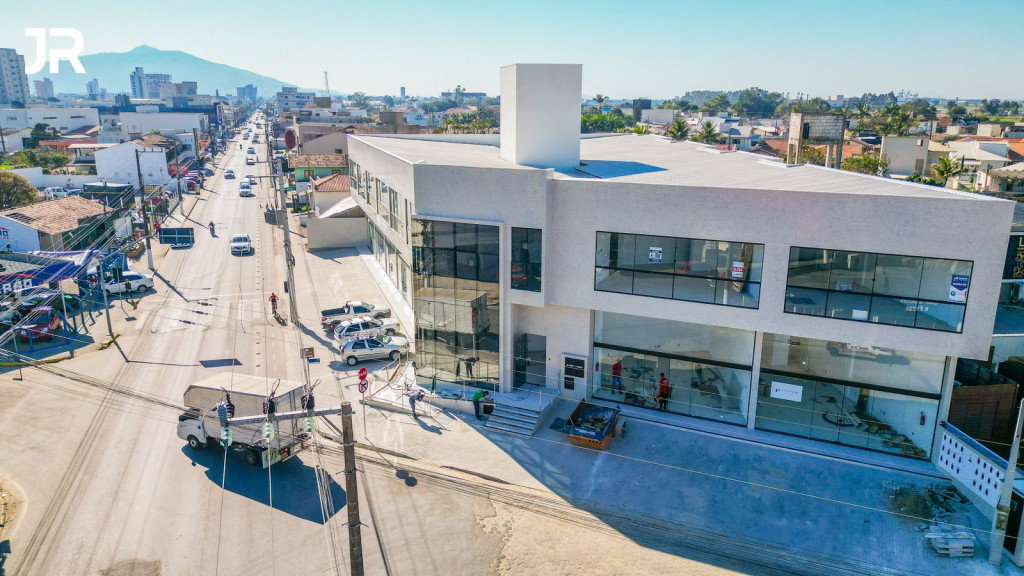Empresários apostam em Tijucas e cidade ganha novo Centro Comercial