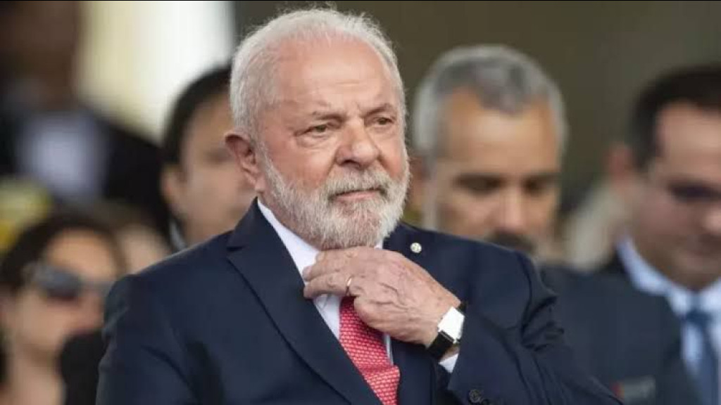Lula corta bilhões de bolsas de estudo, educação e Farmácia Popular