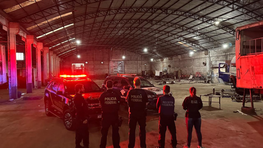 PF faz operação contra grupo que trazia drogas e armas do Paraguai para PR e SC