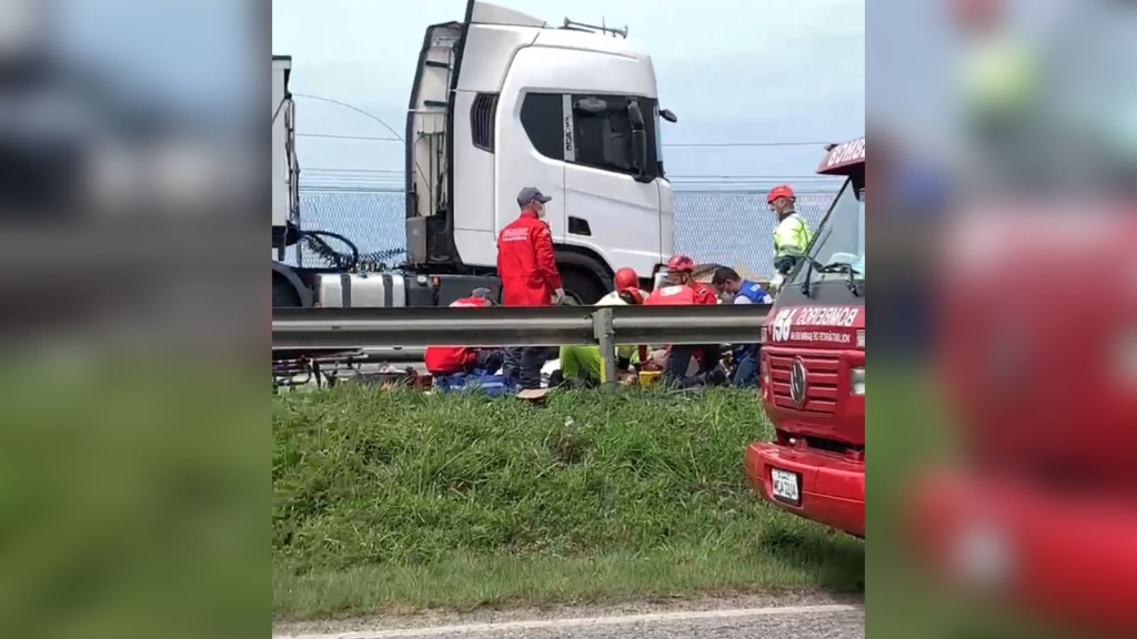 Homem morre após ser atropelado por caminhão na BR-101