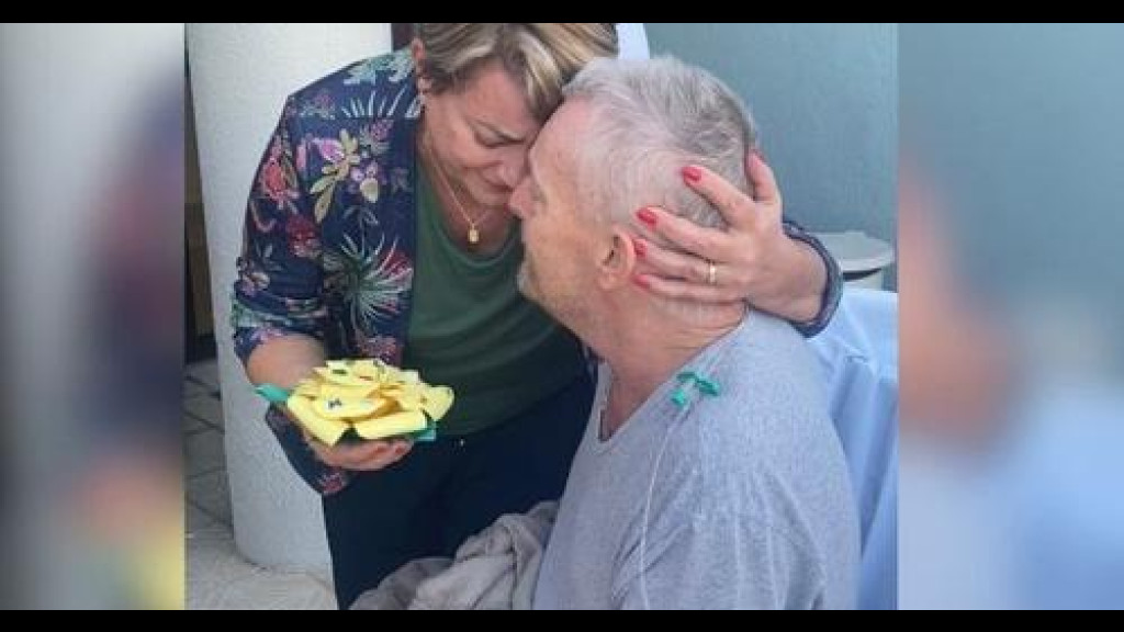 Paciente internado faz festa surpresa para esposa em hospital de SC