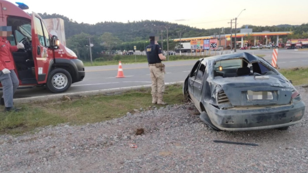 Homem morre após veículo capotar na BR-470, no Alto Vale do Itajaí