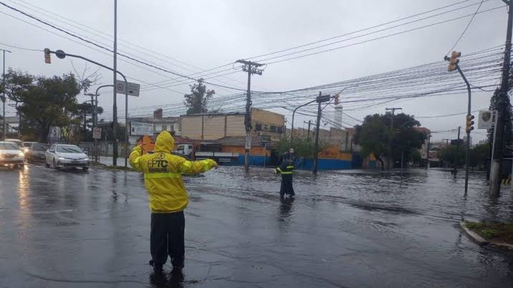 Defesa Civil do RS confirma 13 mortes provocadas pelo ciclone