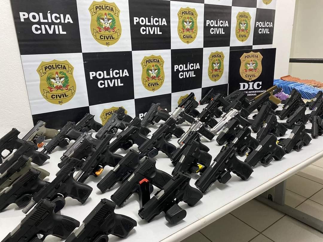 Polícia Civil recupera 100 armas furtadas de loja