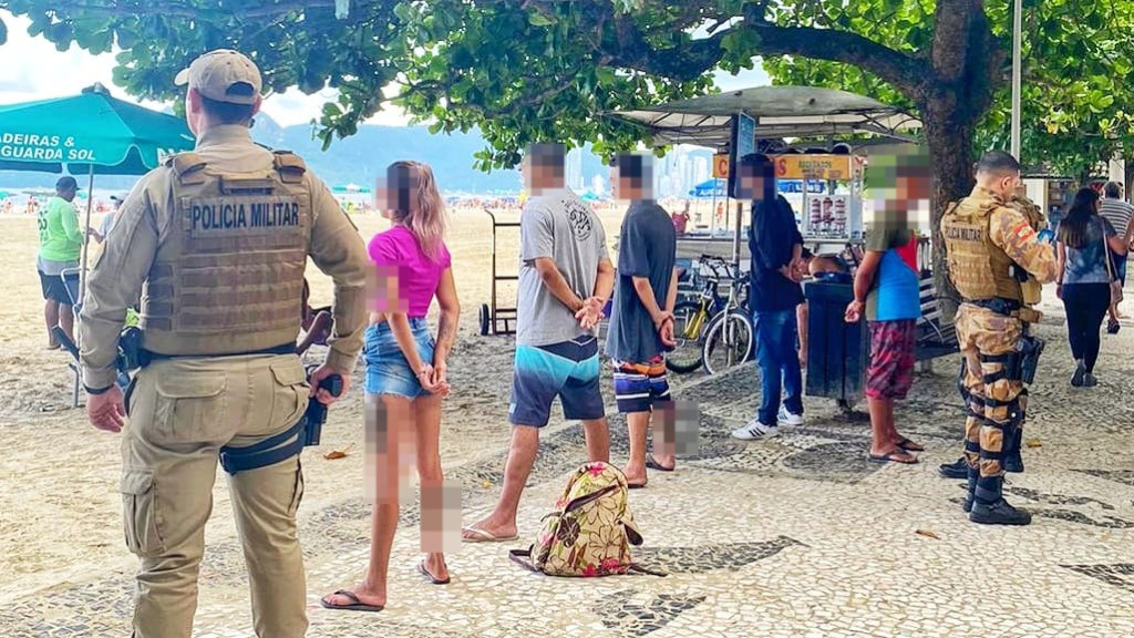 "Chega de maconheiro na praia": Balneário Camboriú vai multar quem usar drogas