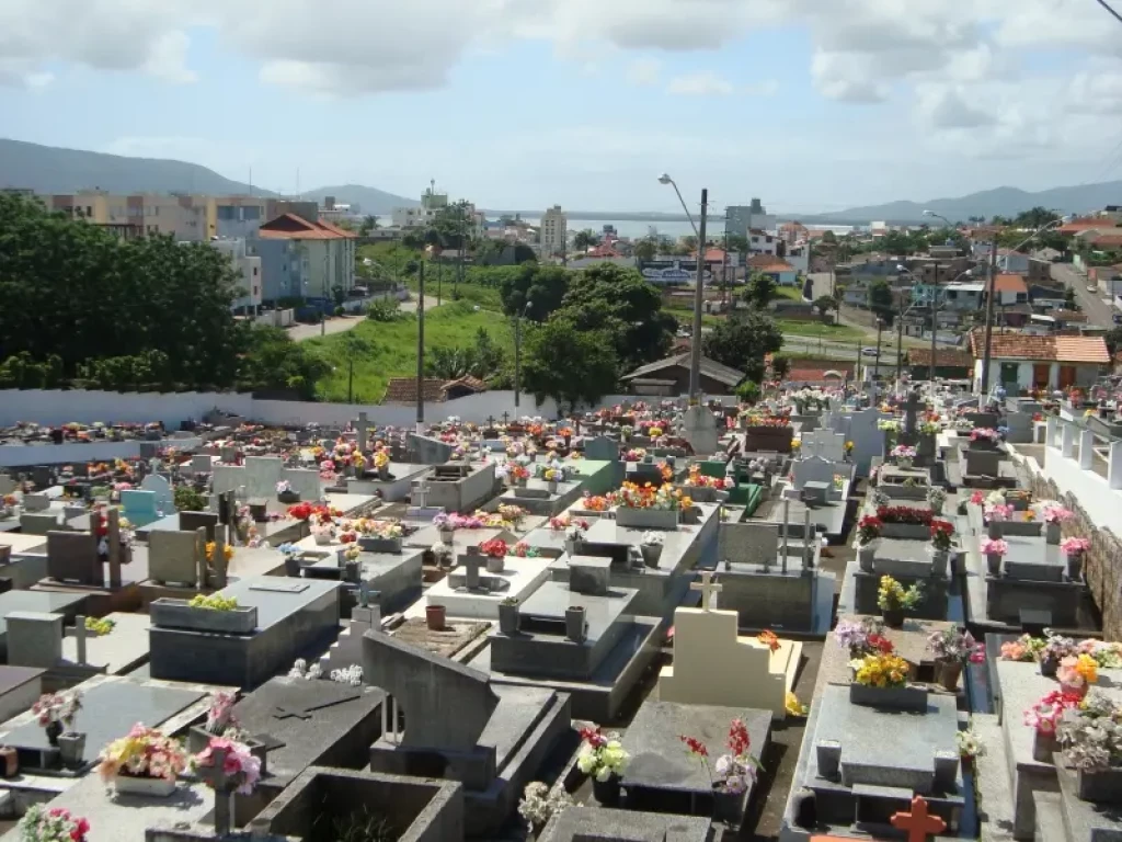 Nem os mortos têm paz: cemitério é alvo de arrastão em SC