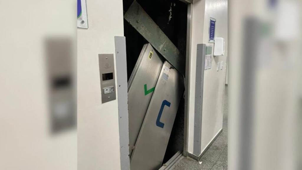 Porta de elevador se desprende com paciente e enfermeiro dentro no Hospital de São José