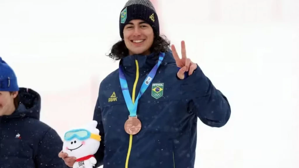 Jovem de Florianópolis conquista primeira medalha do país em Olimpíadas de Inverno