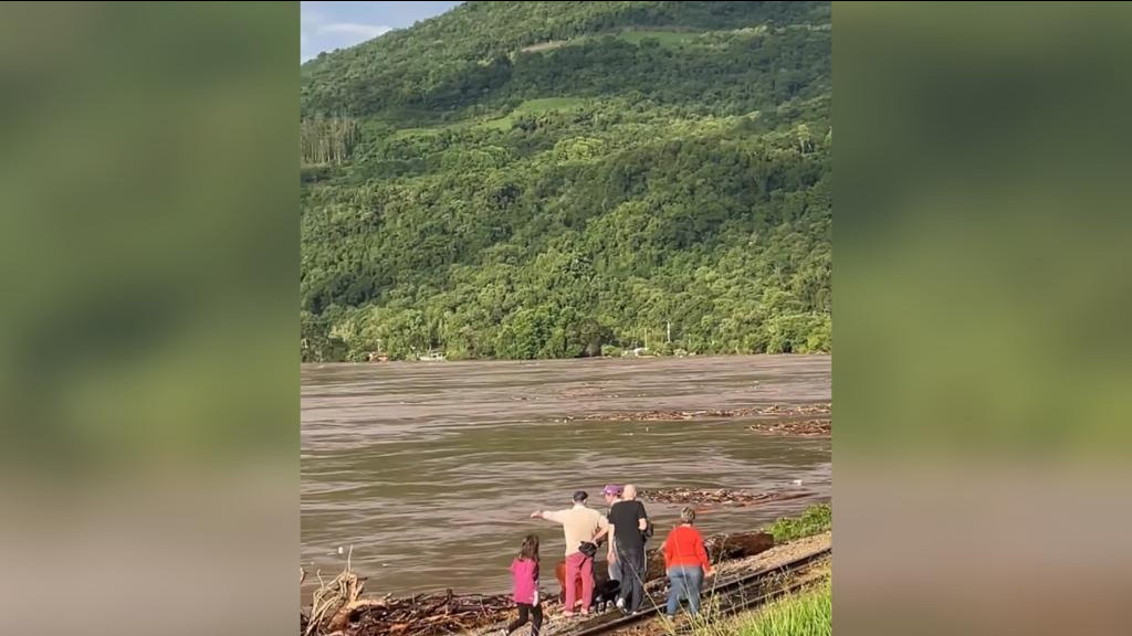 Alerta no Rio das Antas: Nível do rio sobe rapidamente e inunda ponte