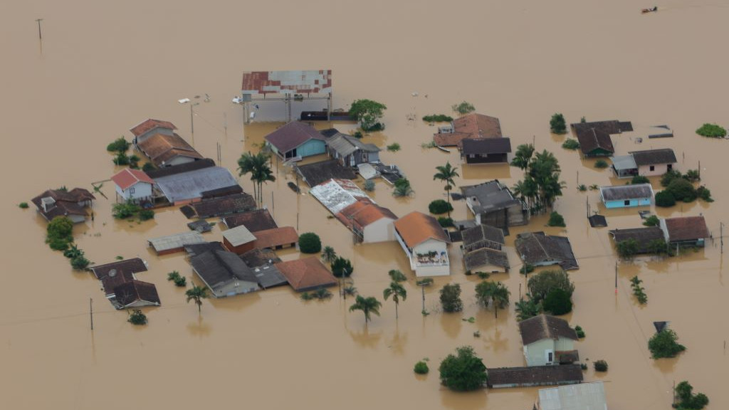 Santa Catarina contabiliza 144 municípios afetados por chuvas e 113 em alerta máximo