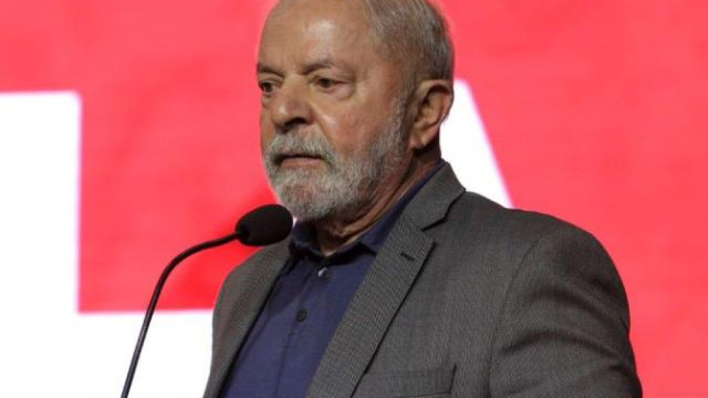 Após Bolsonaro anunciar retorno ao Brasil, Lula cancela viagem à China