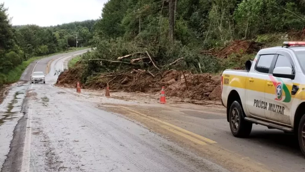 Confira atual situação das rodovias após fortes chuvas em Santa Catarina