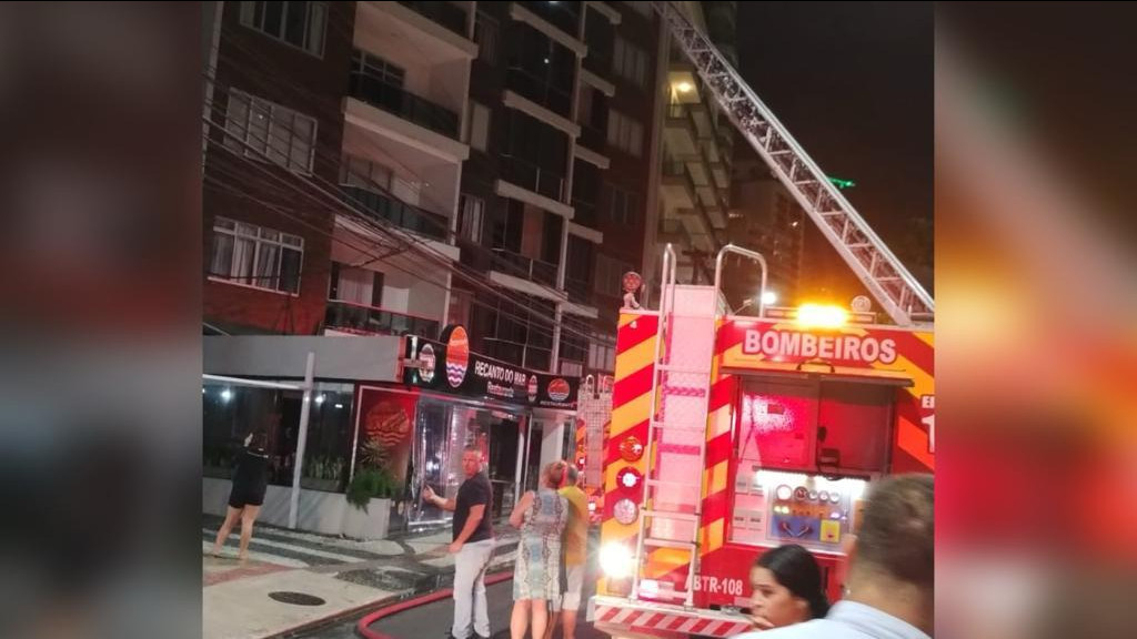 Incêndio atinge apartamento em edifício de Balneário Camboriú