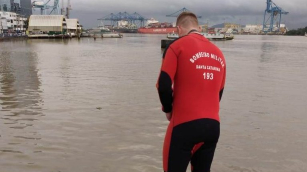 Mistério no rio Itajaí-Açu: homem desaparece após mergulho arriscado