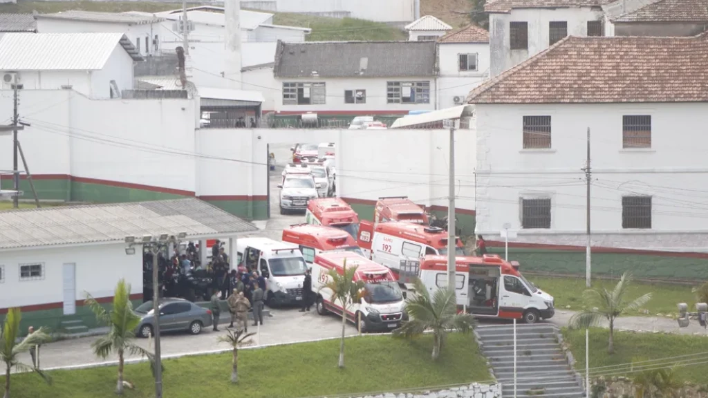 Incêndio em Penitenciária de Florianópolis deixa pelo menos três mortos
