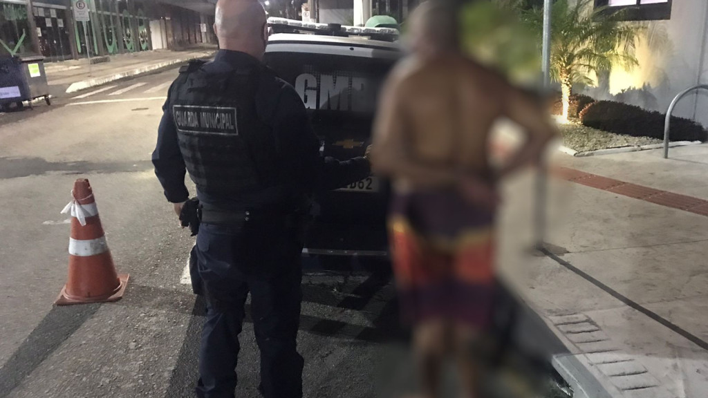 Homem é preso por bater na própria mãe em Balneário Camboriú